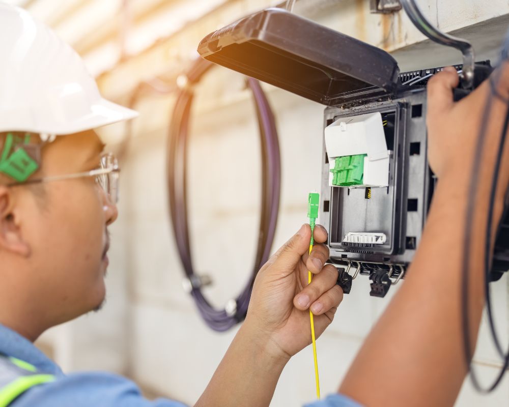 fibre engineer fixing cables